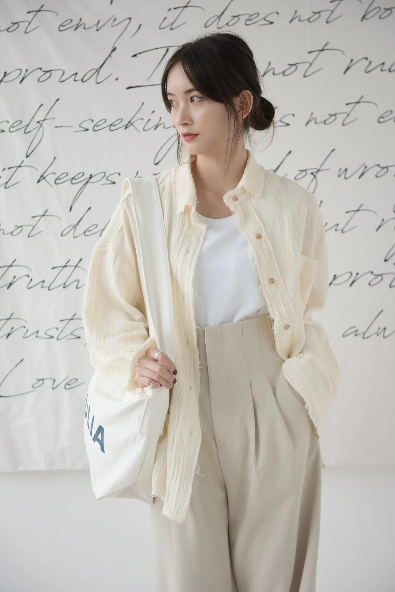 High-waisted wide-legged trousers