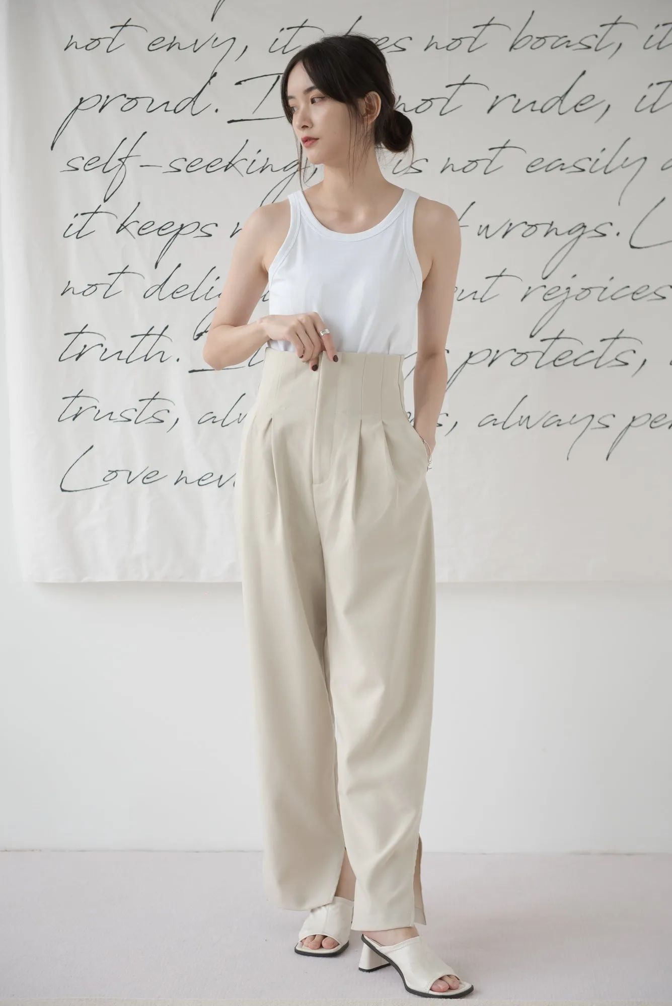 High-waisted wide-legged trousers