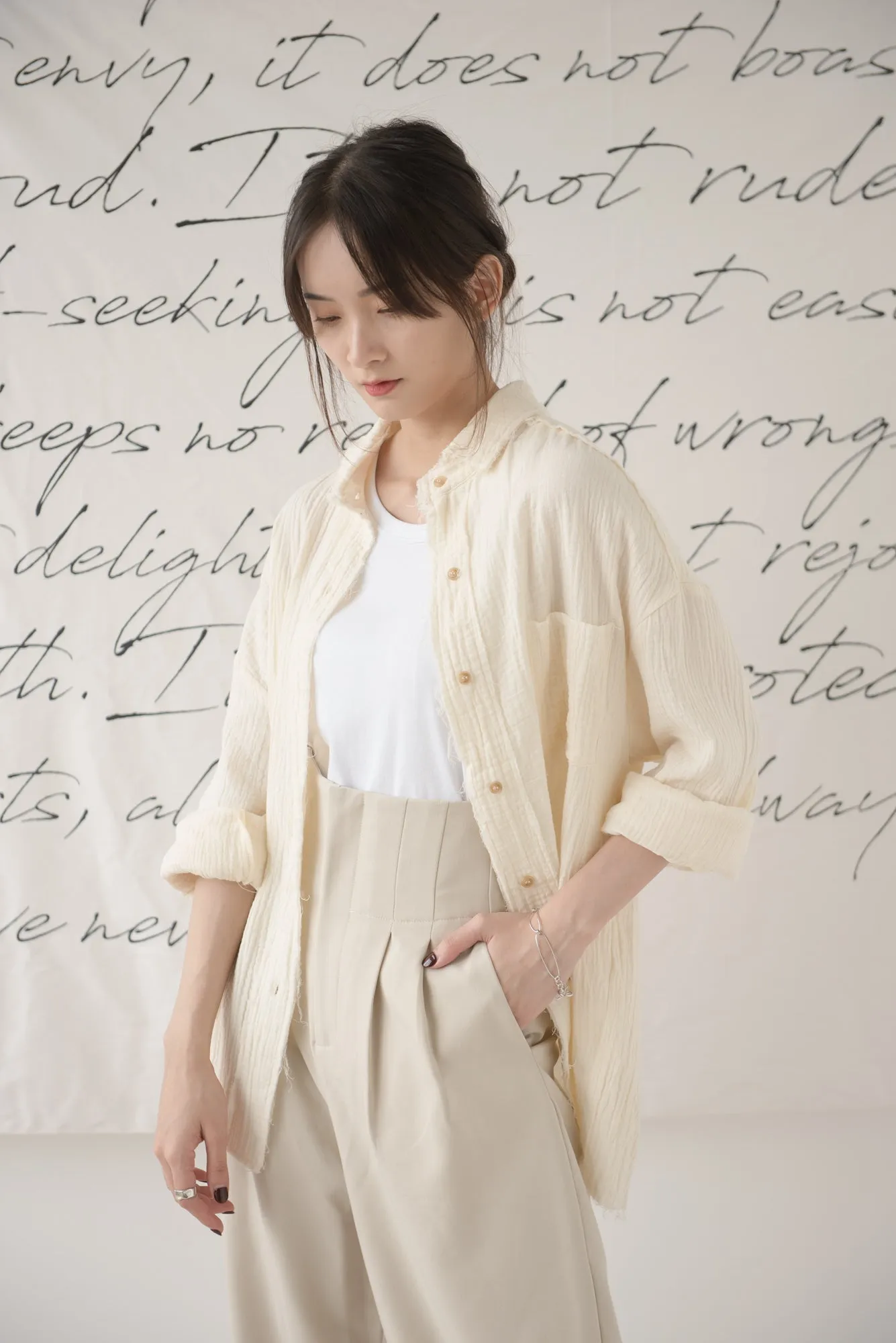High-waisted wide-legged trousers