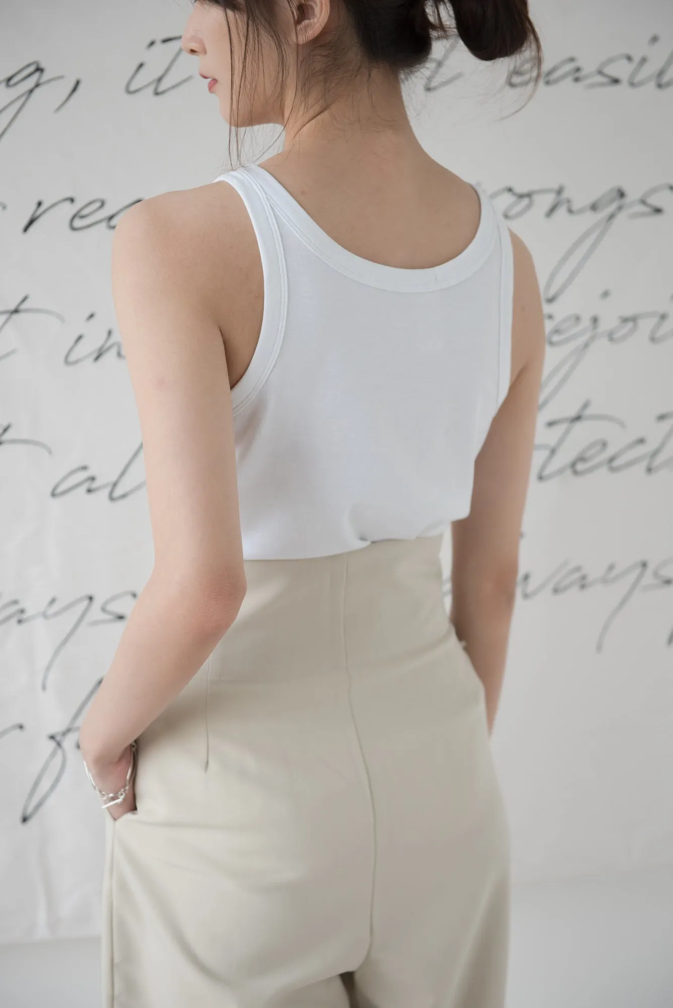 High-waisted wide-legged trousers