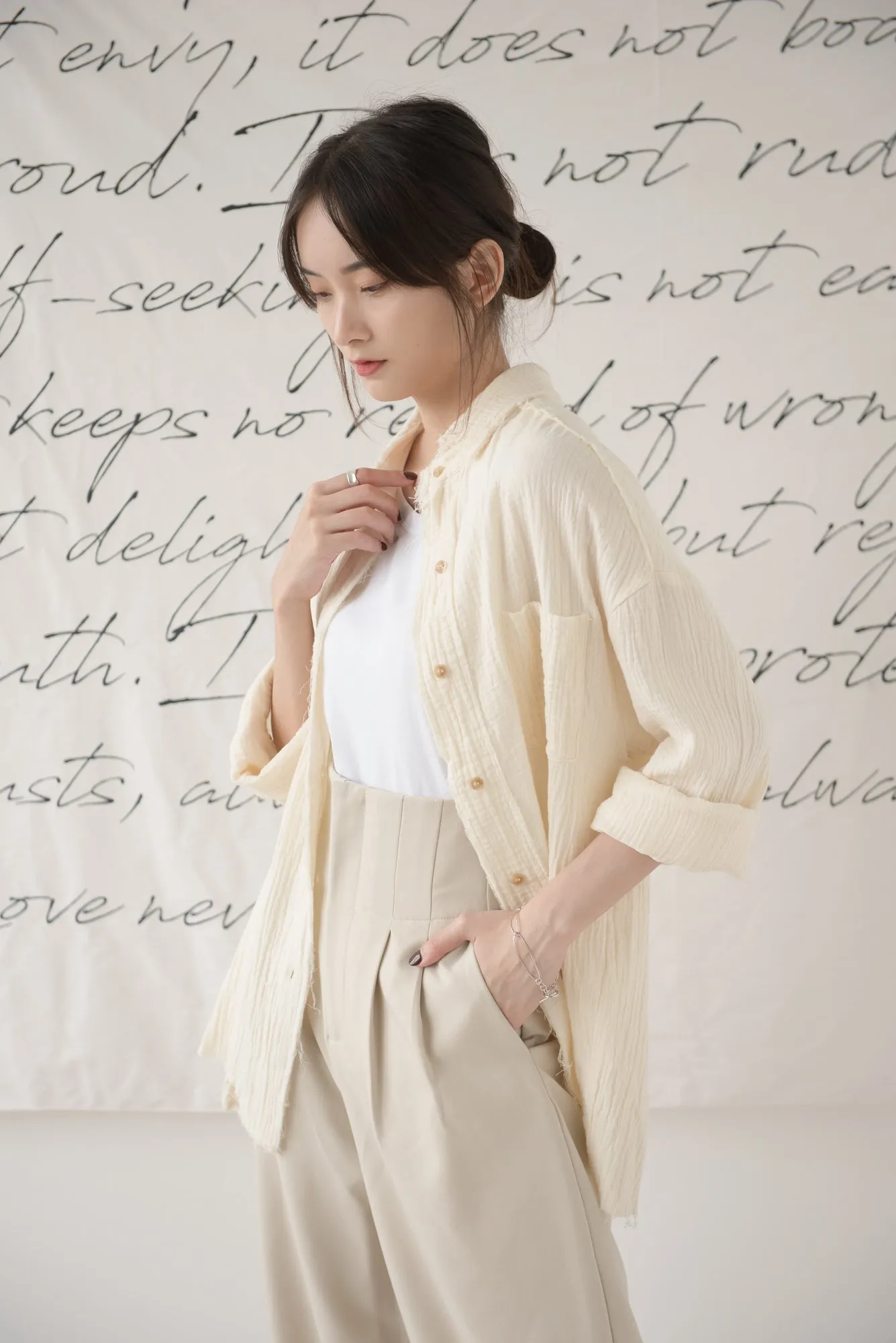High-waisted wide-legged trousers