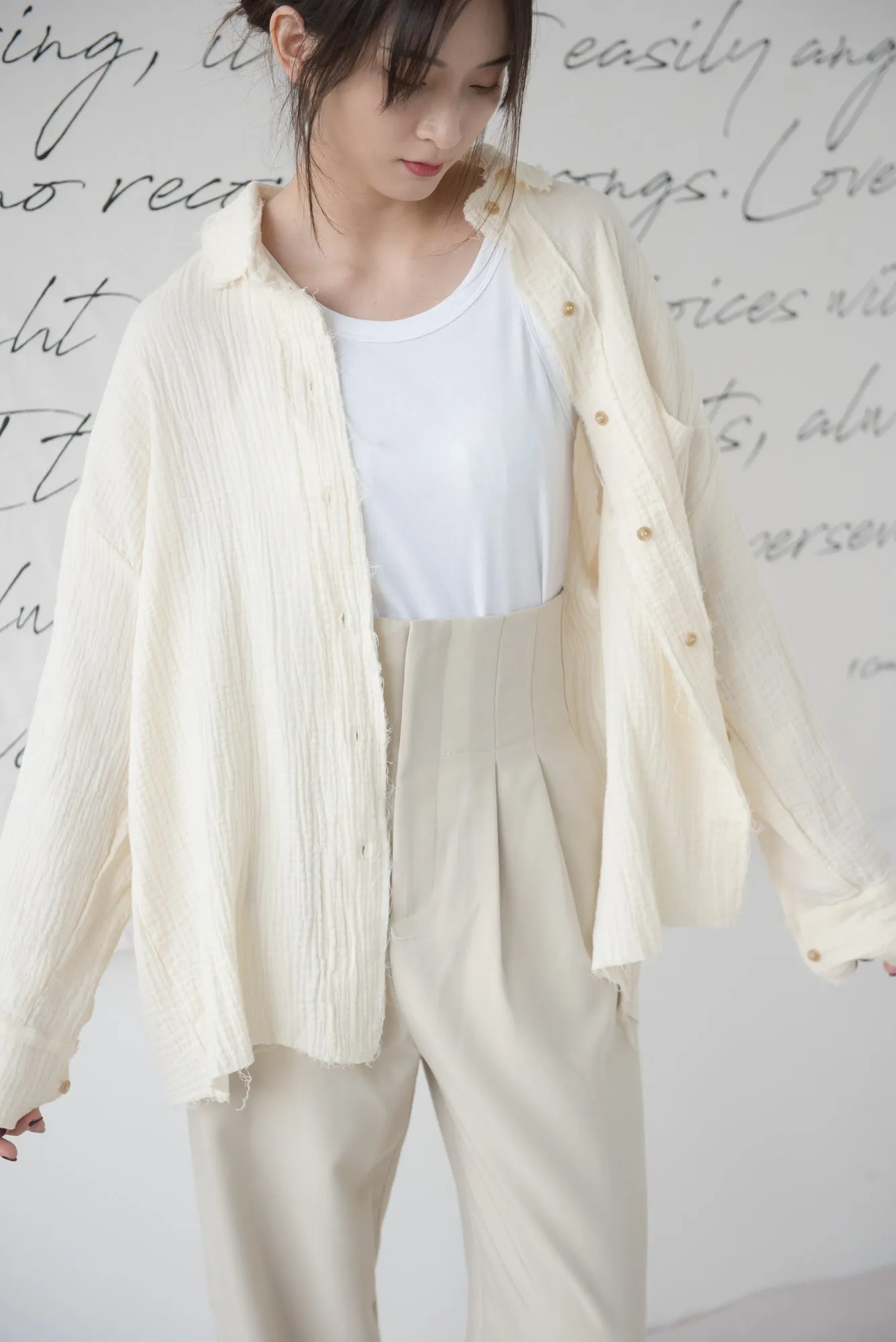 High-waisted wide-legged trousers