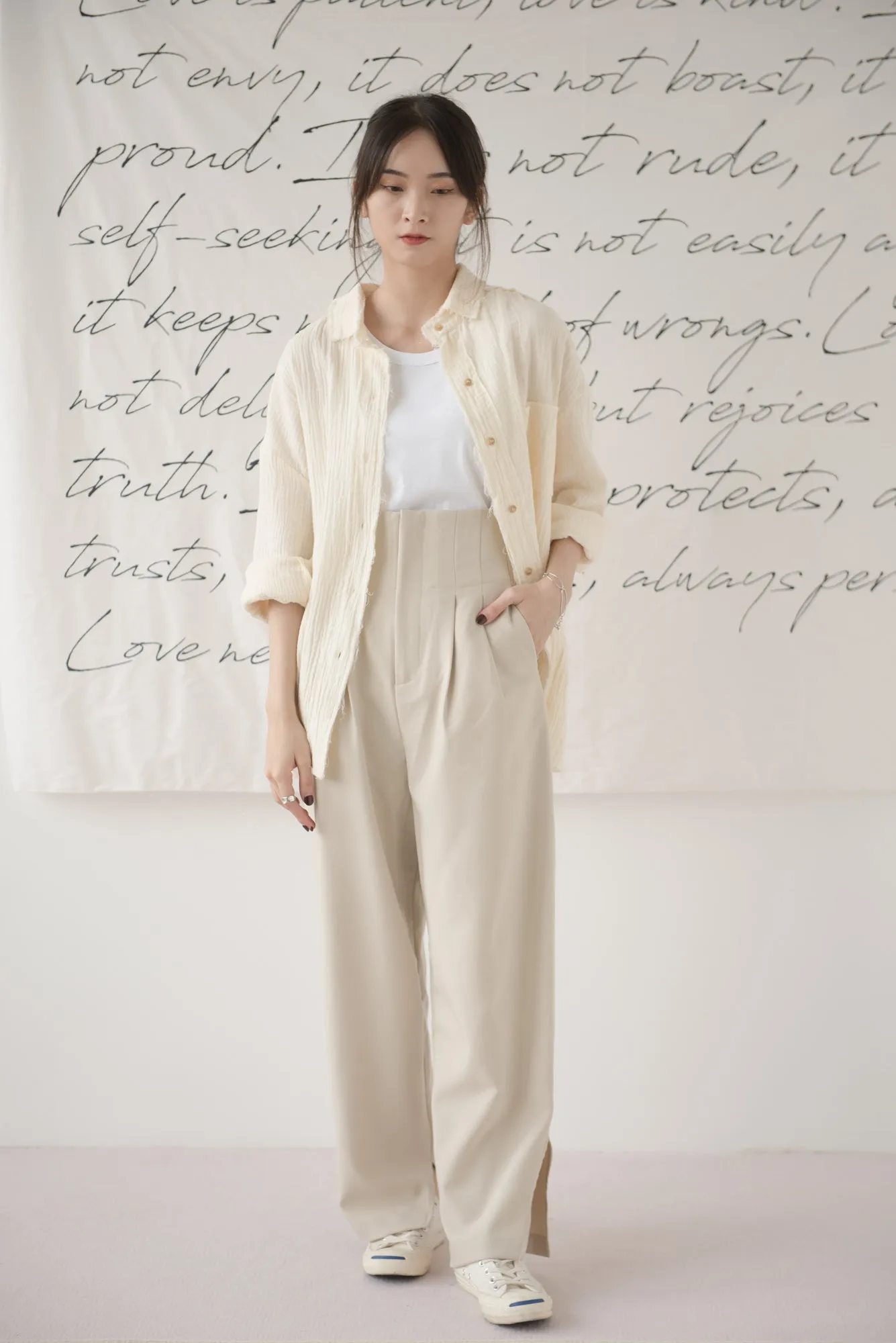 High-waisted wide-legged trousers