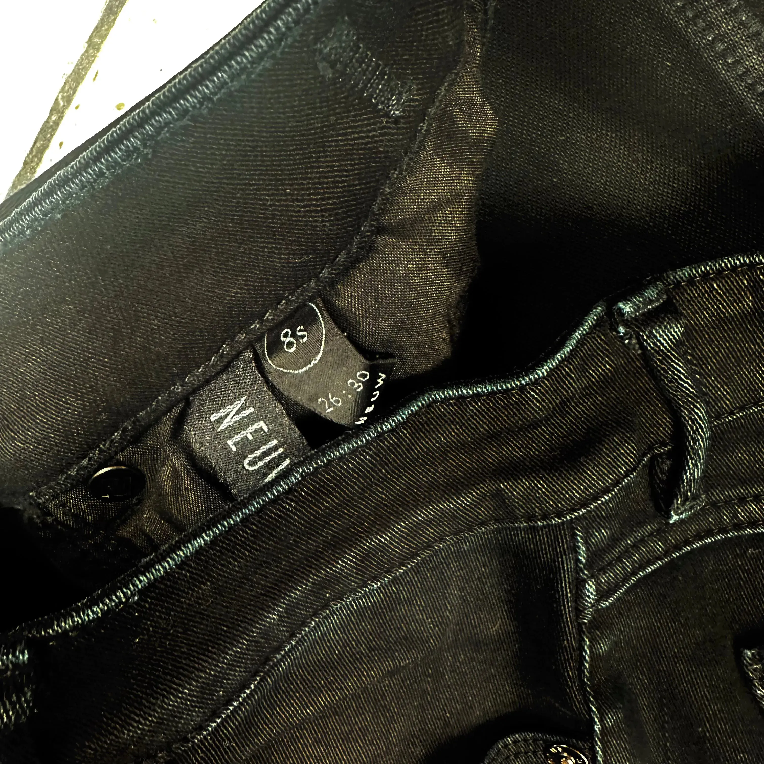 NEUW 'Debbie Crop 'Black Denim Jeans - Size 8
